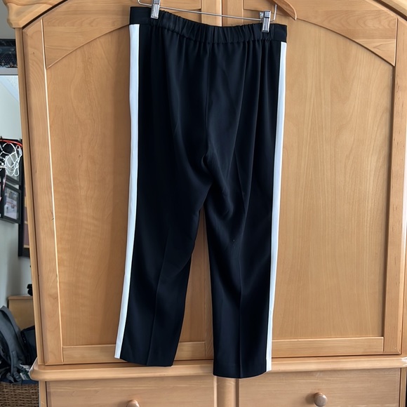 Woman’s Aritzia/Babaton black crepe pull on  pants.  Size 8. - Picture 2 of 6